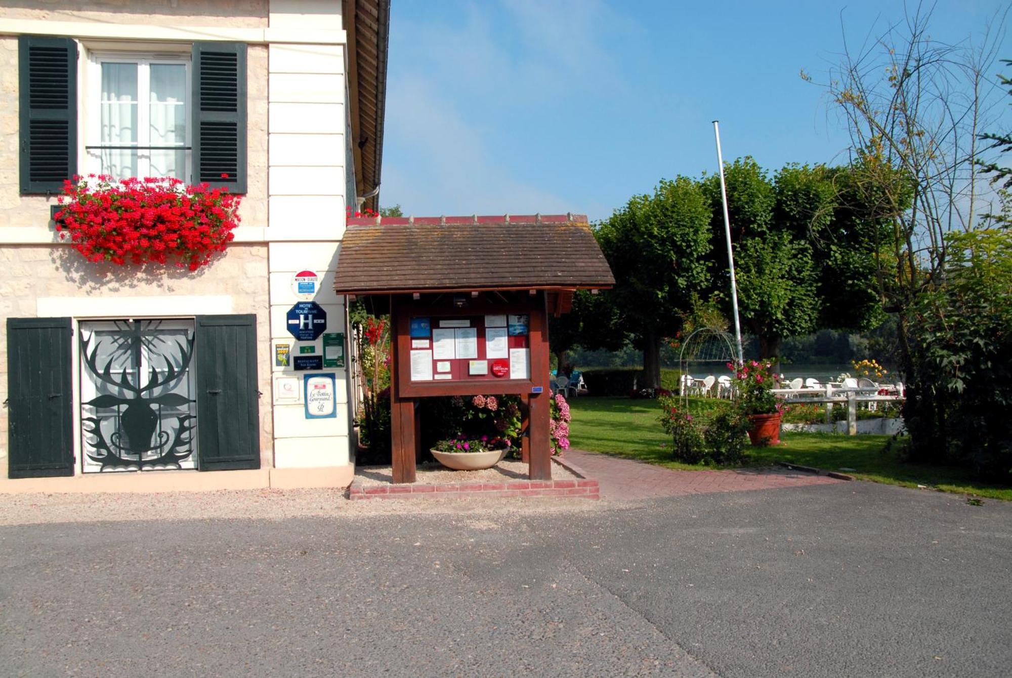 Hostellerie De Pavillon Saint-Hubert Gouvieux Bagian luar foto