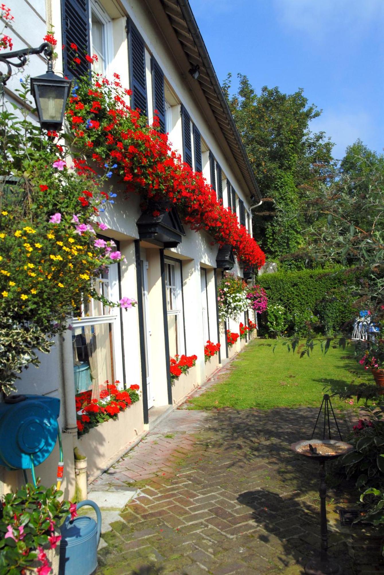 Hostellerie De Pavillon Saint-Hubert Gouvieux Bagian luar foto