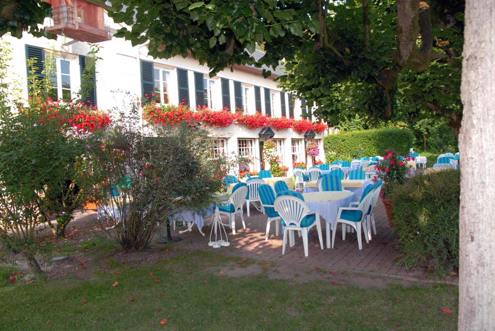 Hostellerie De Pavillon Saint-Hubert Gouvieux Bagian luar foto