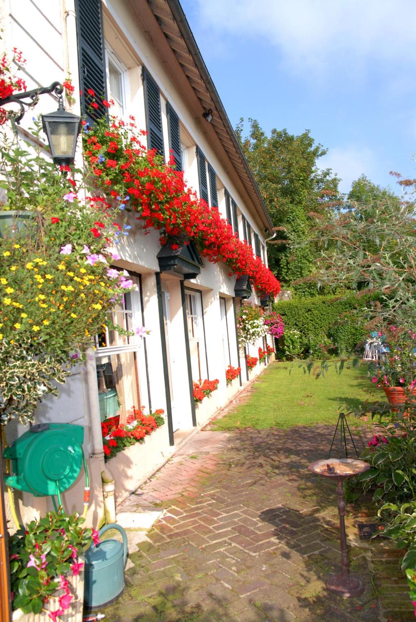 Hostellerie De Pavillon Saint-Hubert Gouvieux Bagian luar foto