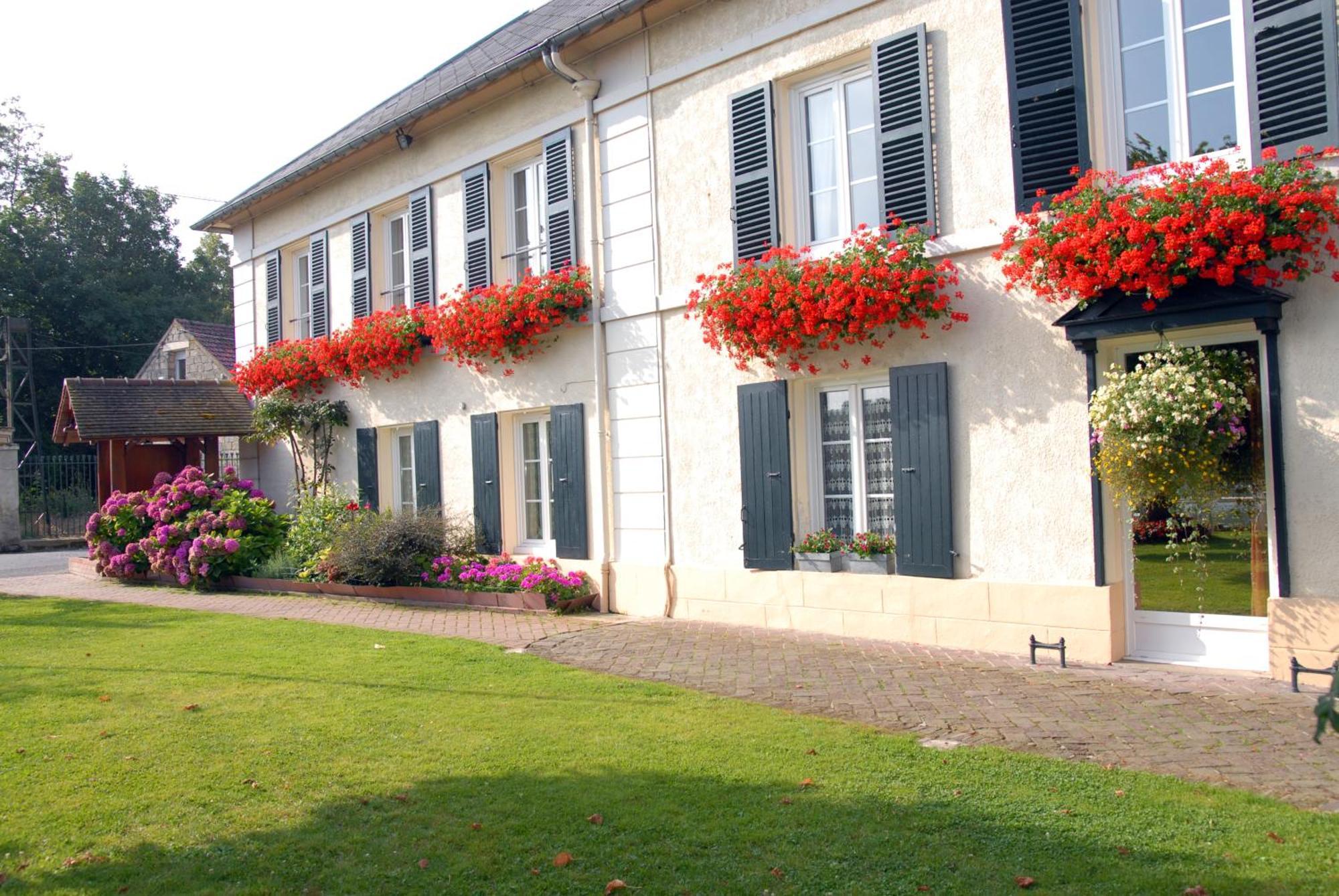 Hostellerie De Pavillon Saint-Hubert Gouvieux Bagian luar foto
