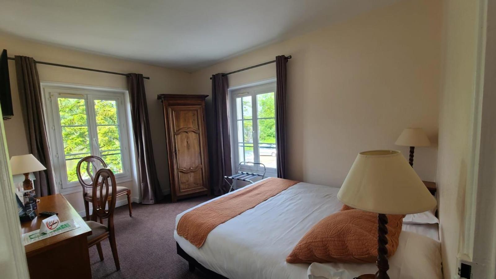 Hostellerie De Pavillon Saint-Hubert Gouvieux Bagian luar foto