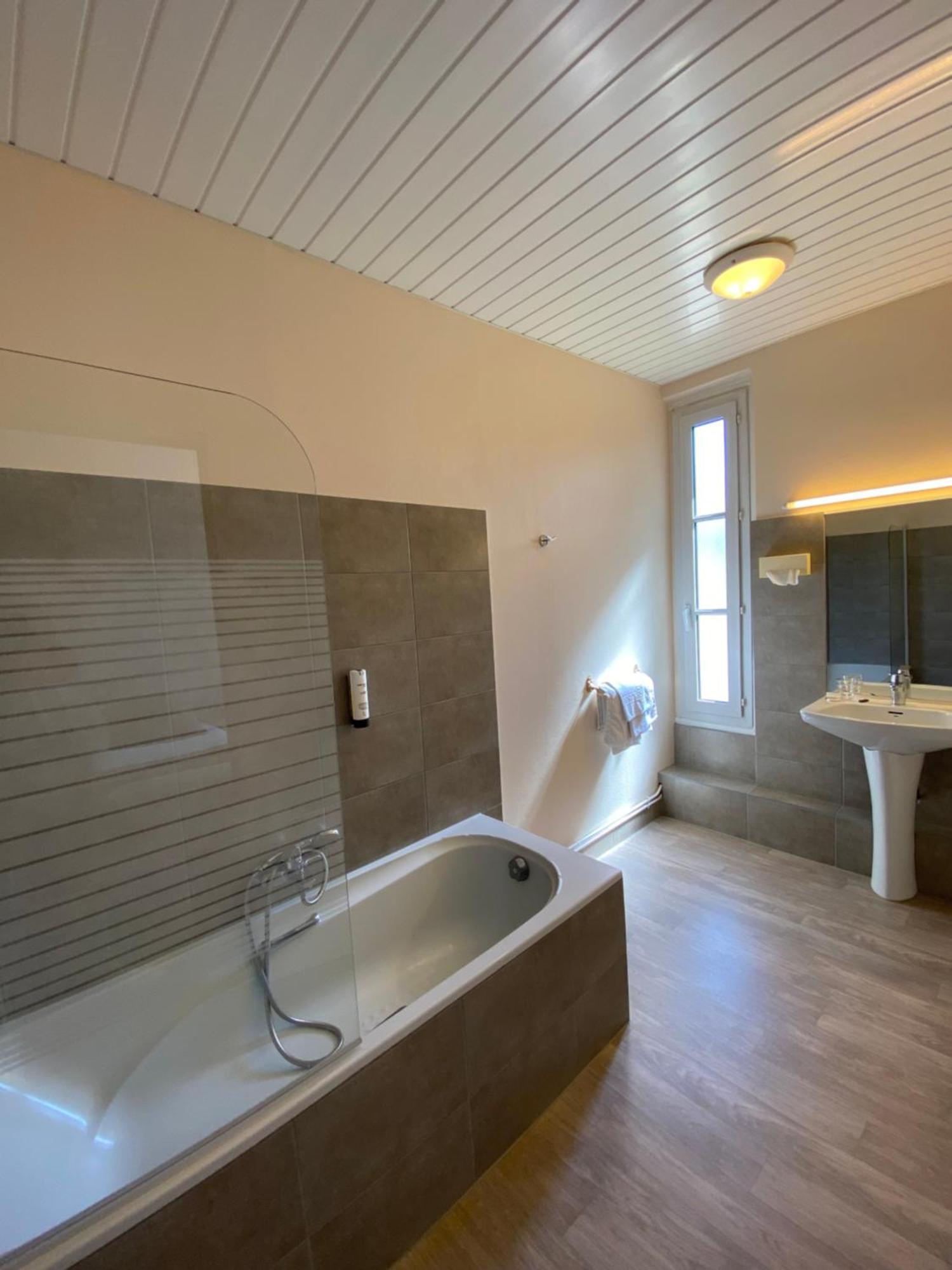 Hostellerie De Pavillon Saint-Hubert Gouvieux Bagian luar foto