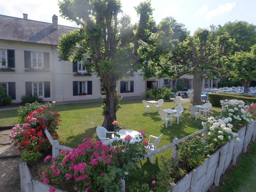 Hostellerie De Pavillon Saint-Hubert Gouvieux Bagian luar foto