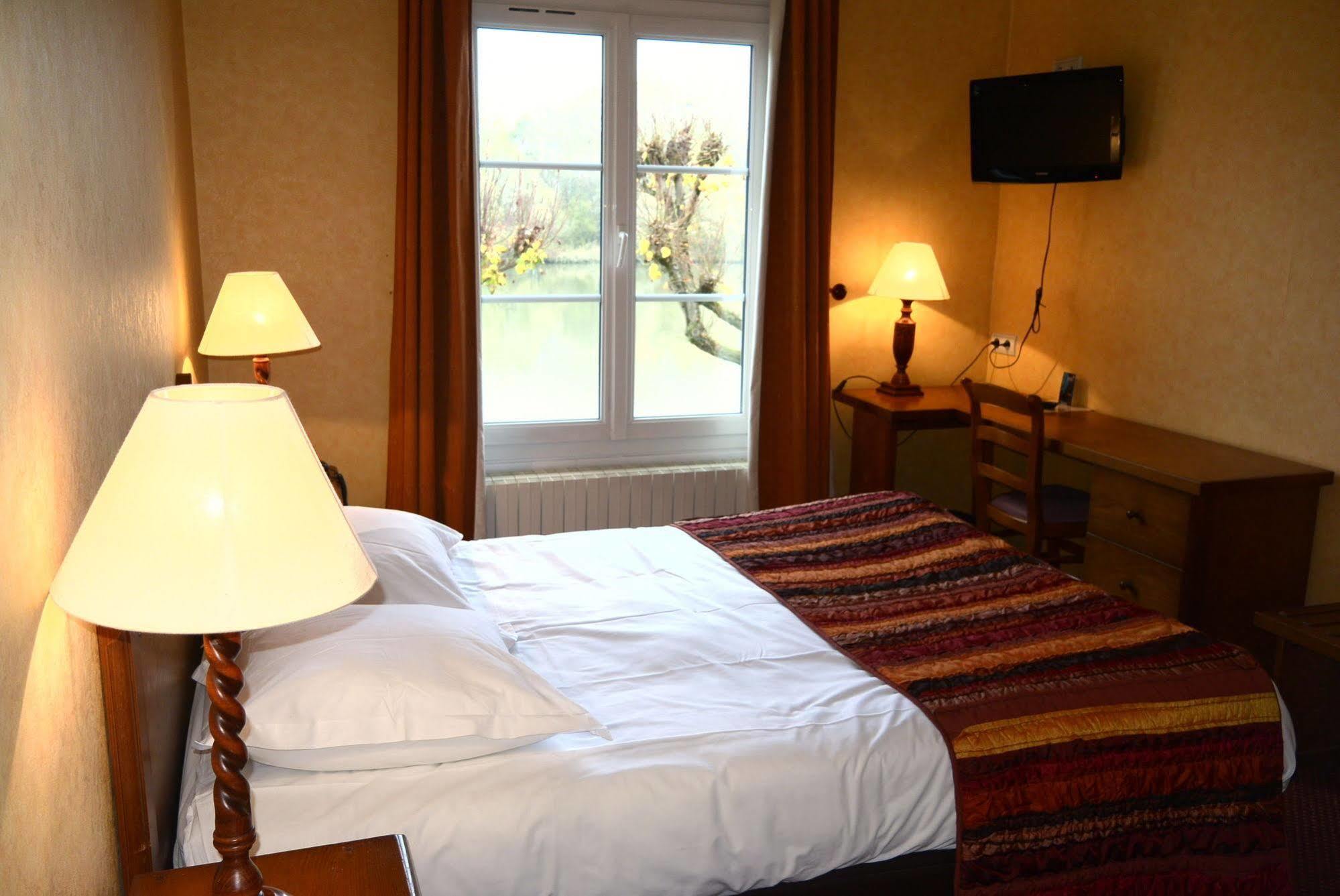 Hostellerie De Pavillon Saint-Hubert Gouvieux Bagian luar foto