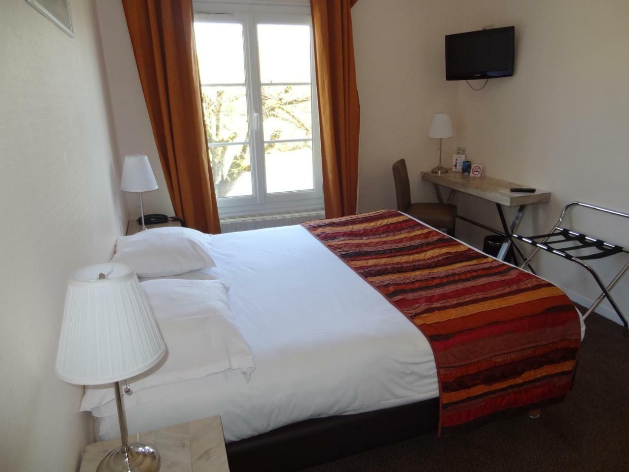 Hostellerie De Pavillon Saint-Hubert Gouvieux Bagian luar foto